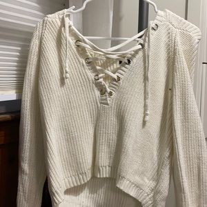 White v-neck hooded sweater
